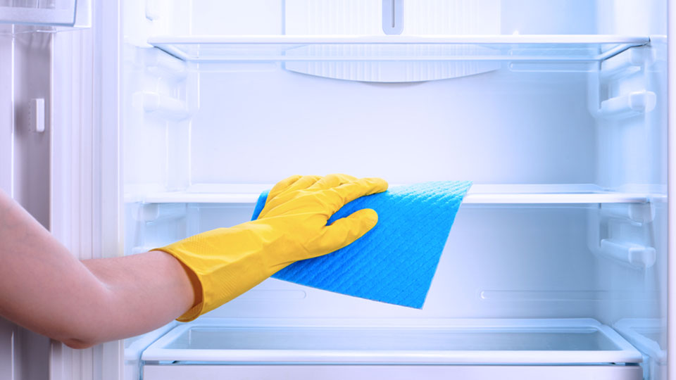 cleaning refrigerator for storage